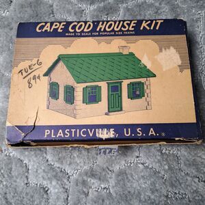VINTAGE Plasticville MIB CAPE COD HOUSE KIT HP-9 White GRAY BLUE TRAIN ACCESSORY